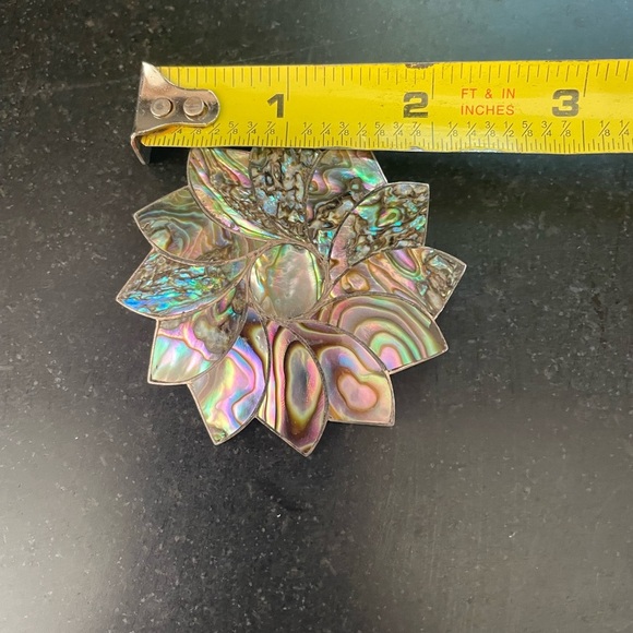 Vintage Sterling 925 brooch with inlaid oyster shell design - Picture 3 of 3